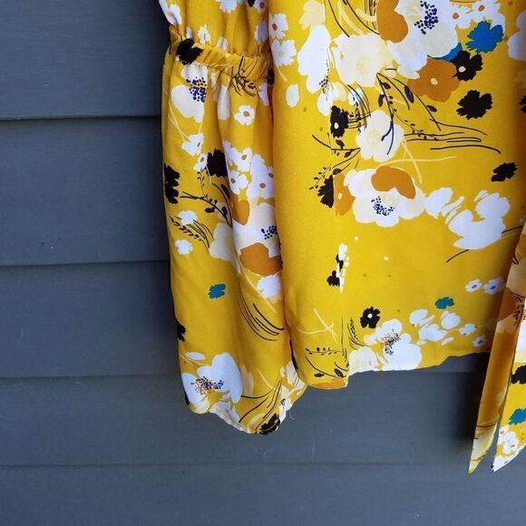 Worthington Gold Floral Sheer blouse with Tie size Large - Picture 6 of 9